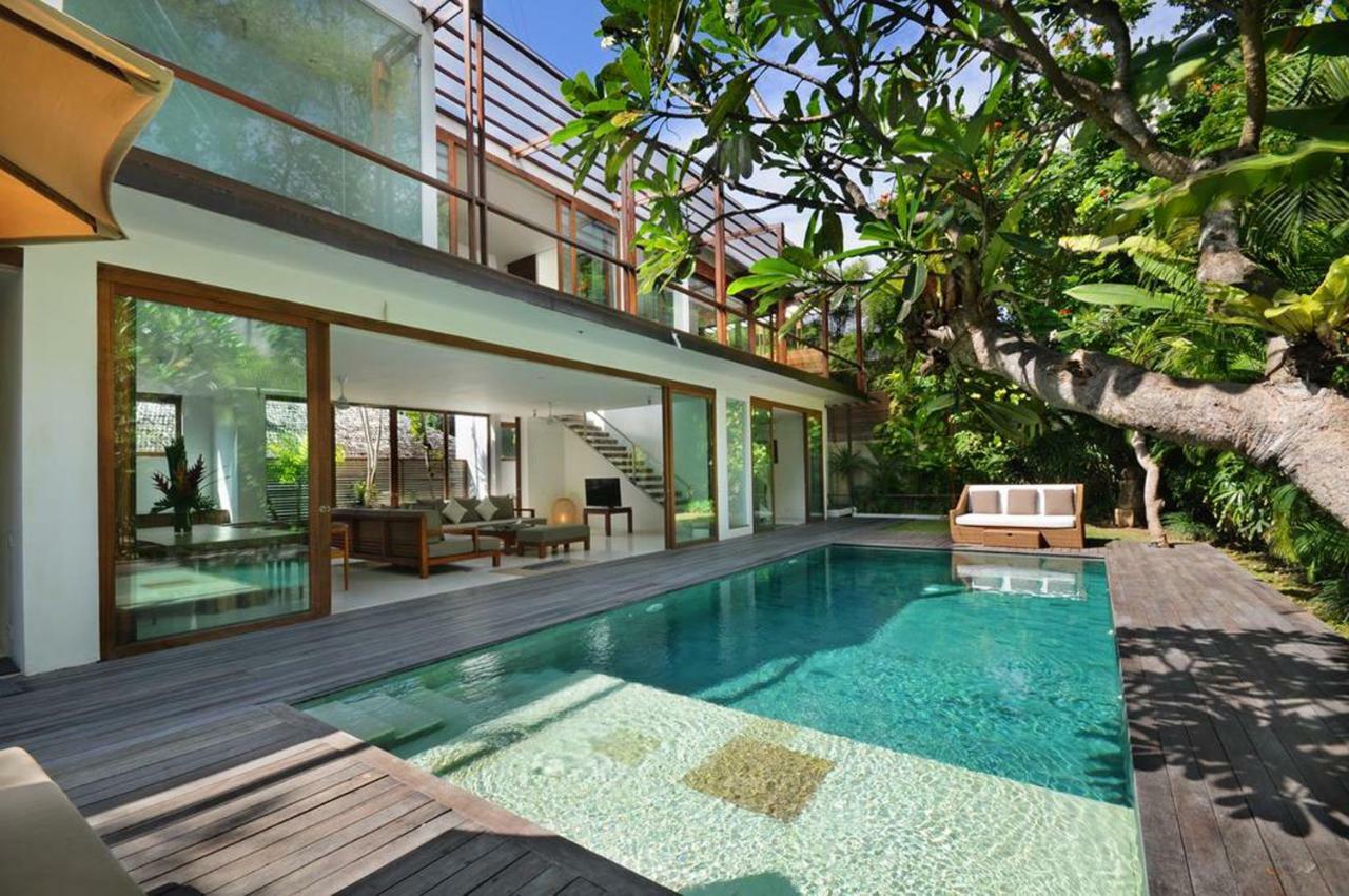 Axis Villa, Villa