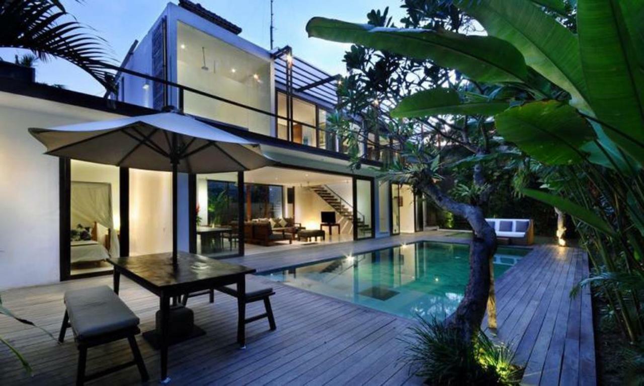 Axis Villa, Villa *