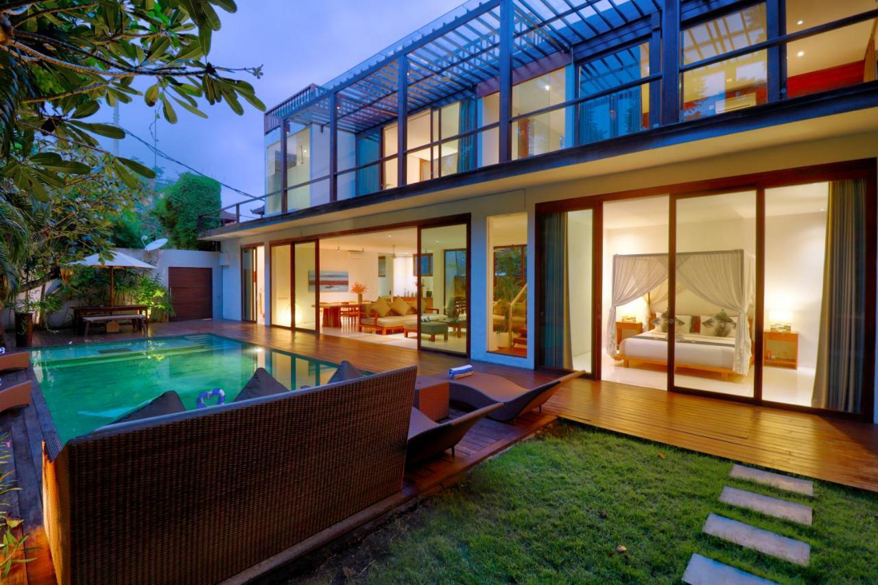 Axis Villa, Villa